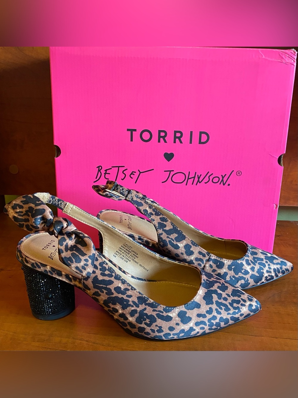 Betsey Johnson Leopard Slingbacks with Bow. Gemstone cylinder 2 3/4” heels 9W.